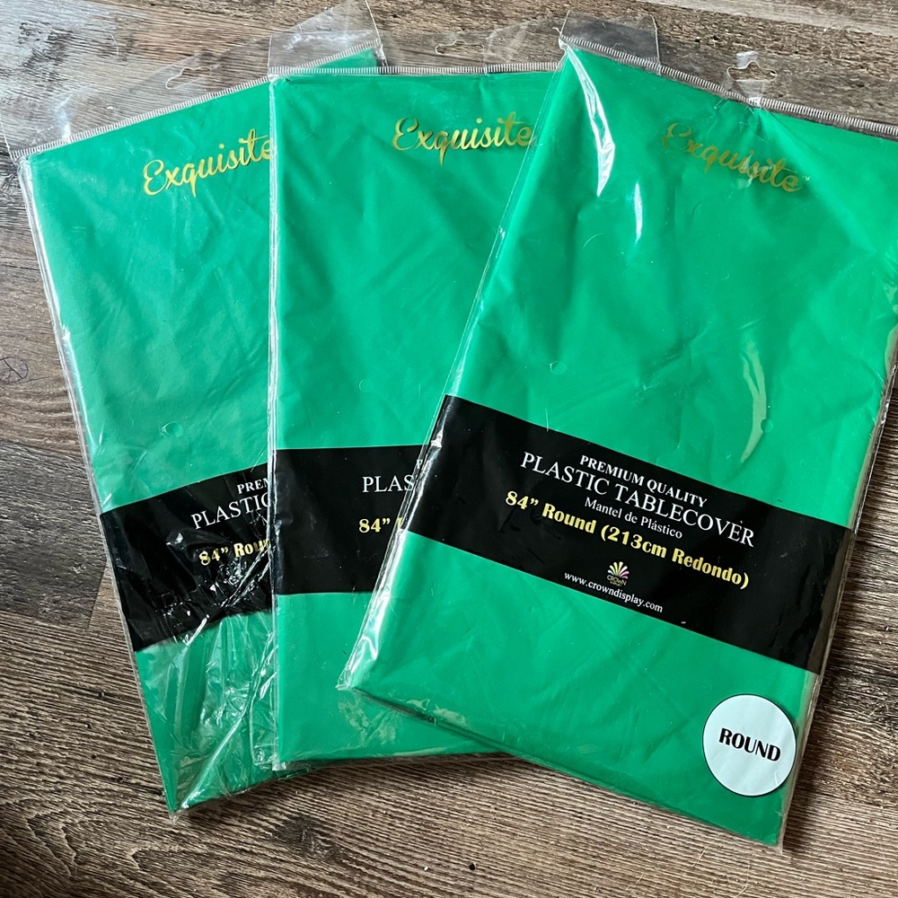 🎄 XMAS26- 3 pack Green Plastic Table Covers - Round 84”